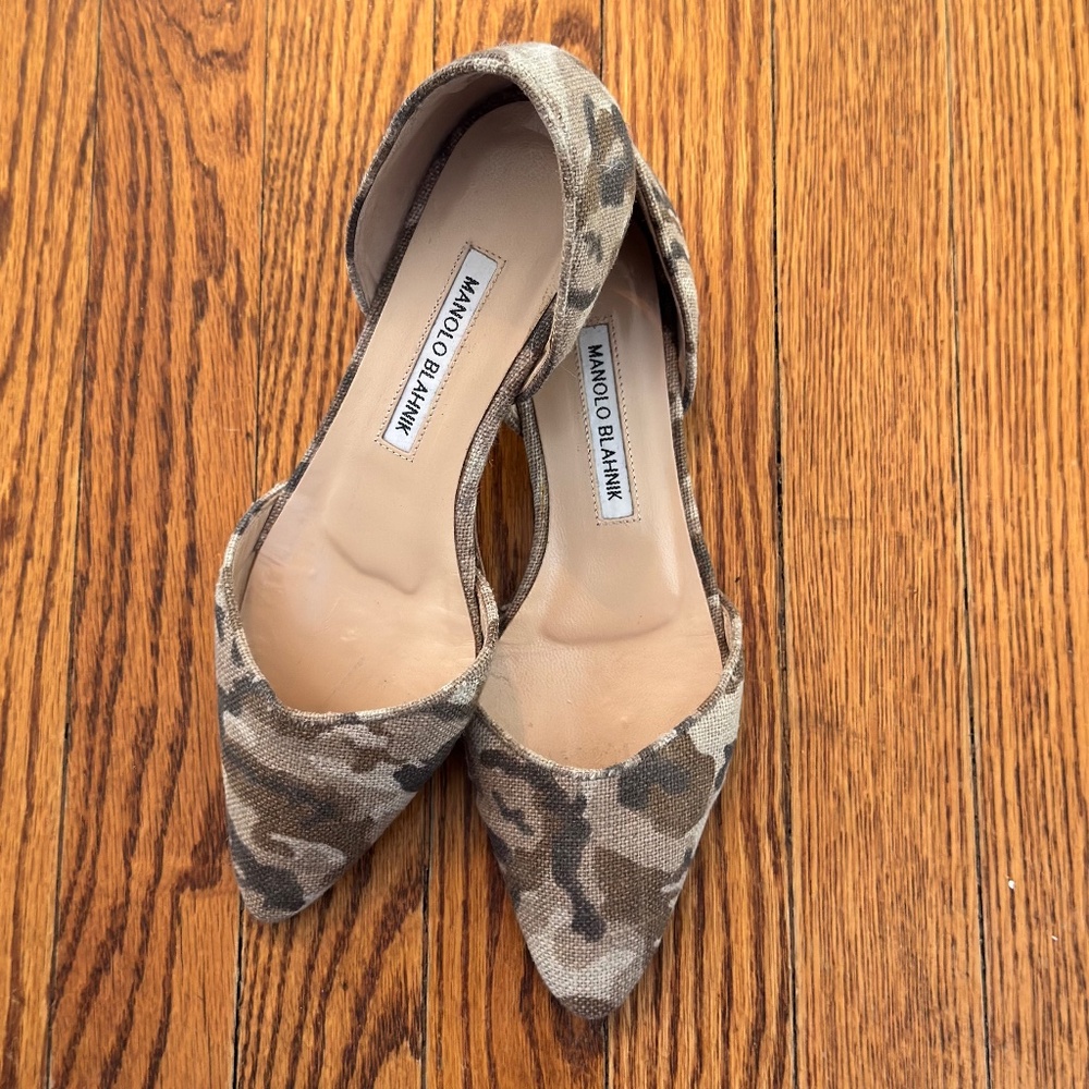 MANOLO BLAHNIK  Soussaba Camo Print Pointed Toe D’Orsay Canvas Flats